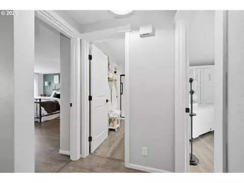 Entry Way - 1932 Lake Isle Dr, Eugene, OR 97401 photo 1 of 2