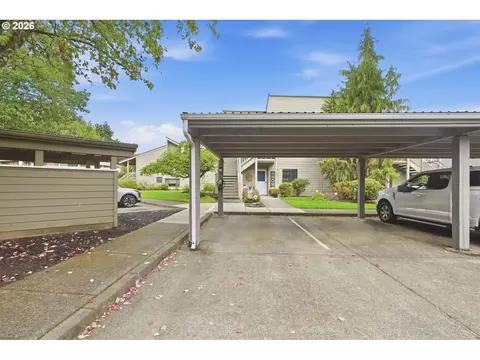 Exterior - 1932 Lake Isle Dr, Eugene, OR 97401 photo 8 of 10