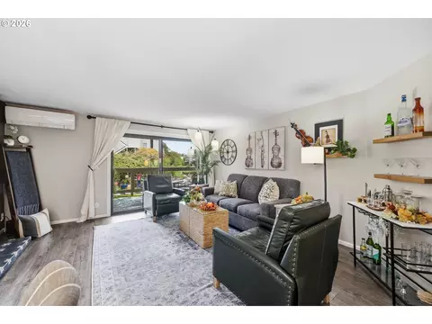 Living - 1932 Lake Isle Dr, Eugene, OR 97401 photo 1 of 3
