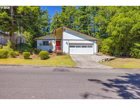 1910 Ash St, North Bend, OR 97459