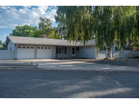 10107 Emily Dr, Island City, OR 97850