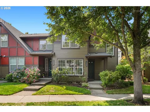 7382 NE Stonewater St, Hillsboro, OR 97124