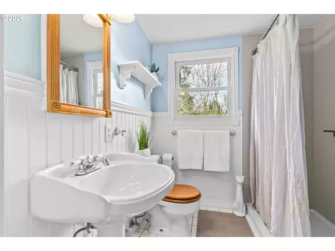 Bath - 84 W 27th Ave, Eugene, OR 97405 photo 2 of 2