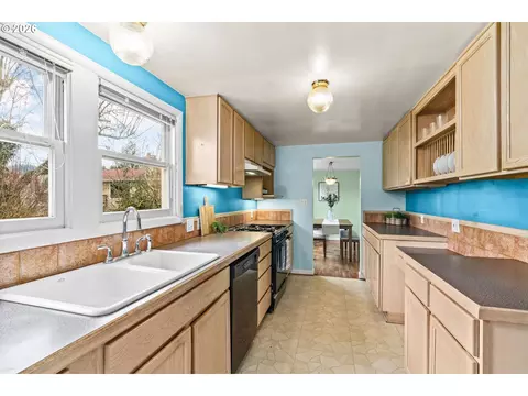 Kitchen - 84 W 27th Ave, Eugene, OR 97405 photo 2 of 2