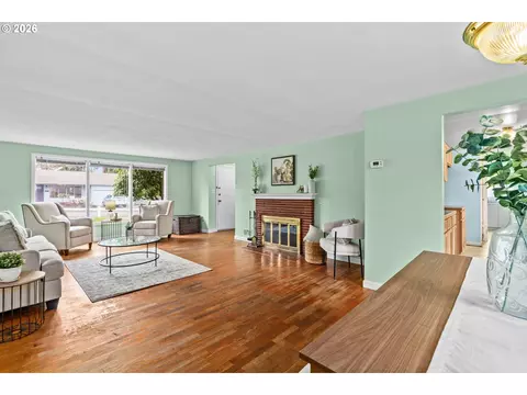 Living - 84 W 27th Ave, Eugene, OR 97405 photo 3 of 4