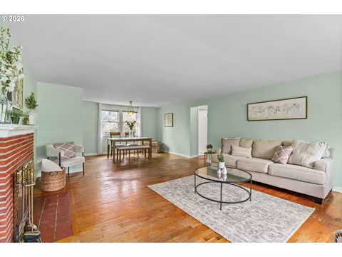 Living - 84 W 27th Ave, Eugene, OR 97405 photo 2 of 4