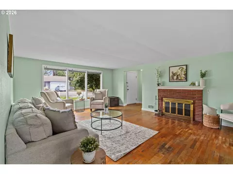 Living - 84 W 27th Ave, Eugene, OR 97405 photo 1 of 4