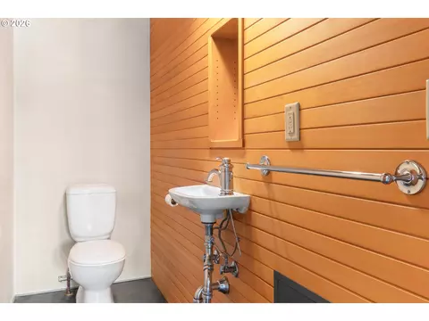 Bath - 321 Mill St #3, Eugene, OR 97401 photo 5 of 5