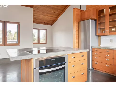 Kitchen - 321 Mill St #3, Eugene, OR 97401 photo 3 of 5