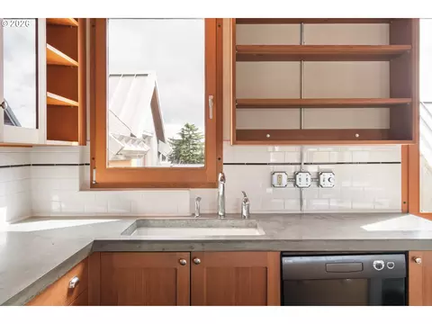 Kitchen - 321 Mill St #3, Eugene, OR 97401 photo 2 of 5