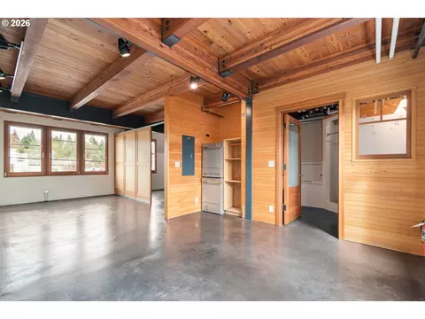 Living - 321 Mill St #3, Eugene, OR 97401 photo 1 of 5