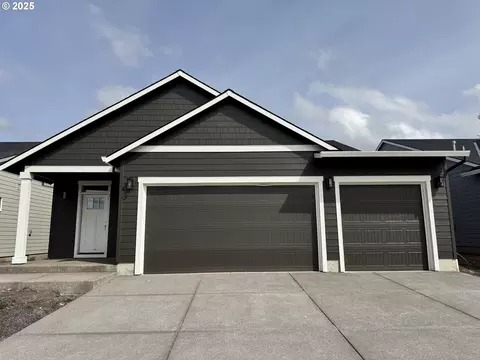 722 Tigerlily St, Silverton, OR 97381