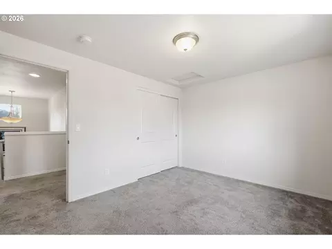 Bedroom - 5270 Squirrel St, Springfield, OR 97478 photo 2 of 2