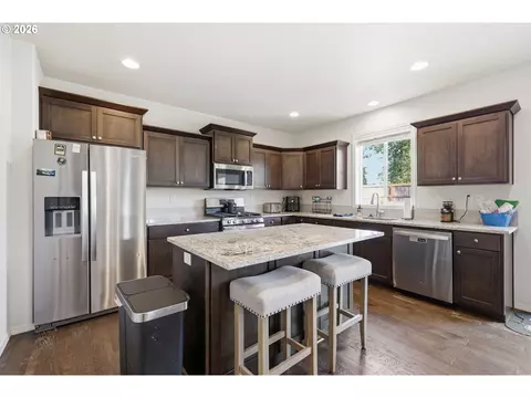 Kitchen - 5270 Squirrel St, Springfield, OR 97478 photo 1 of 1