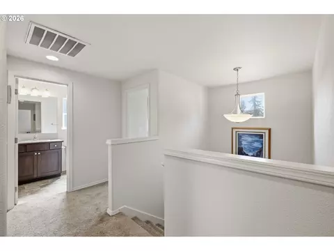 Entry Way - 5270 Squirrel St, Springfield, OR 97478 photo 2 of 2