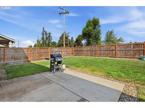 Exterior - 5270 Squirrel St, Springfield, OR 97478 photo 2 of 3