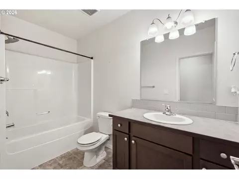 Bath - 5270 Squirrel St, Springfield, OR 97478 photo 4 of 4