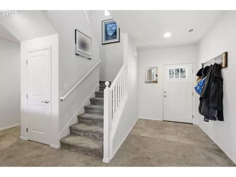 Entry Way - 5270 Squirrel St, Springfield, OR 97478 photo 1 of 2