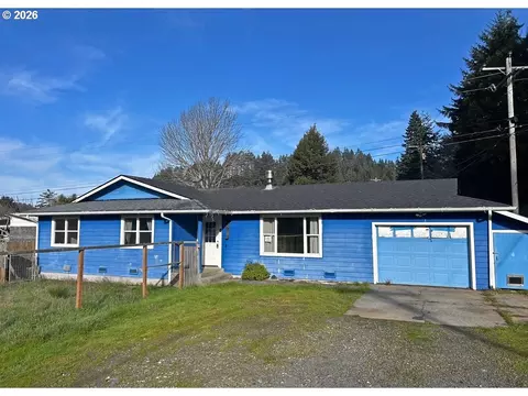 28218 Mateer Rd, Gold Beach, OR 97444