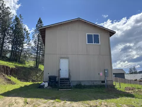 1336 NE Simpson Ln, Myrtle Creek, OR 97457