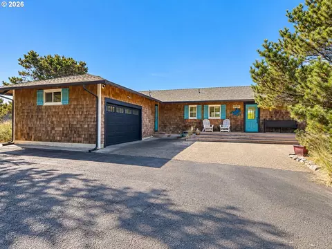 89596 Ocean Dr, Warrenton, OR 97146