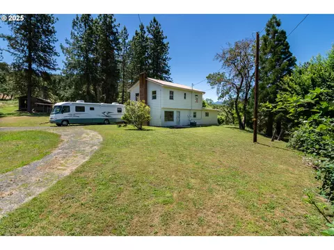 617 Hatfield Rd, Riddle, OR 97469 photo 1