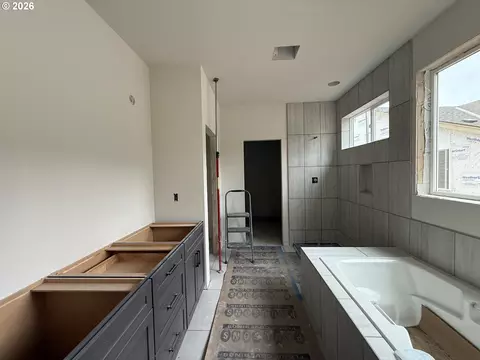 Bath - 36940 Gooseberry St, Sandy, OR 97055 photo 2 of 2