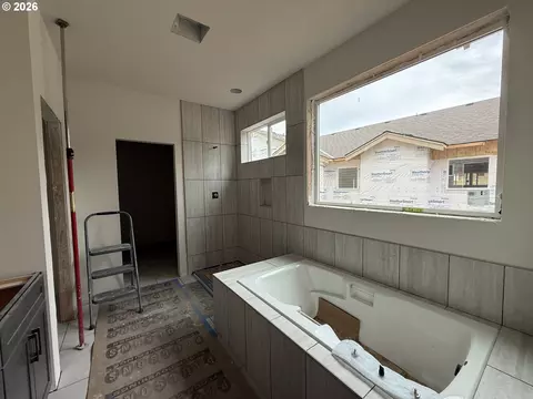 Bath - 36940 Gooseberry St, Sandy, OR 97055 photo 1 of 2