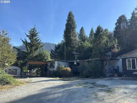 511 Leland Ave, Canyonville, OR 97417