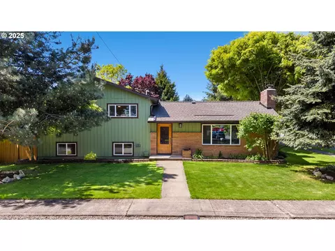 1823 NE Garfield St, Camas, WA 98607