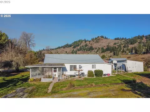 49801 Highway 242, Broadbent, OR 97414