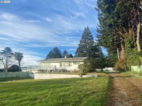 97987 Court St, Brookings, OR 97415