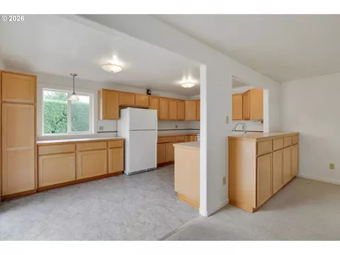 Kitchen - 246 SW 9th Ave, Canby, OR 97013 photo 1 of 6