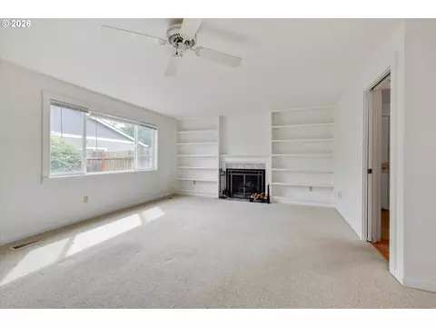 Living - 246 SW 9th Ave, Canby, OR 97013 photo 8 of 9