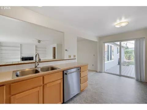 Kitchen - 246 SW 9th Ave, Canby, OR 97013 photo 6 of 6