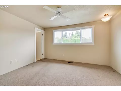 Bedroom - 246 SW 9th Ave, Canby, OR 97013 photo 1 of 7