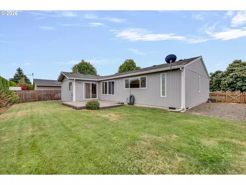 Exterior - 246 SW 9th Ave, Canby, OR 97013 photo 4 of 8