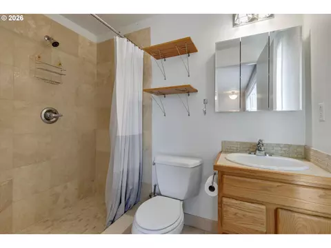 Bath - 246 SW 9th Ave, Canby, OR 97013 photo 1 of 2