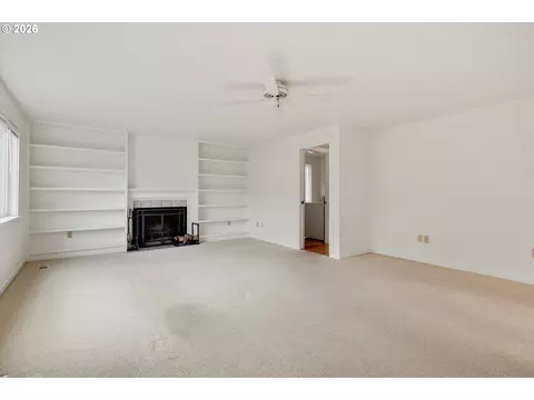 Living - 246 SW 9th Ave, Canby, OR 97013 photo 7 of 9