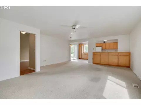 Living - 246 SW 9th Ave, Canby, OR 97013 photo 9 of 9