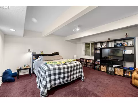 Bedroom - 2925 SE Cleveland Dr, Gresham, OR 97080 photo 6 of 7
