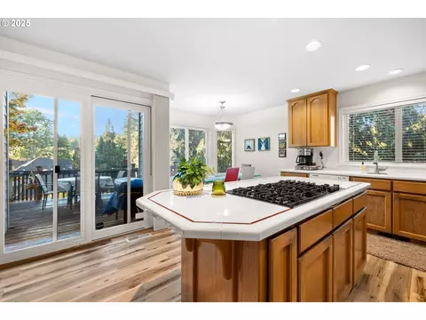 Kitchen - 2925 SE Cleveland Dr, Gresham, OR 97080 photo 1 of 7