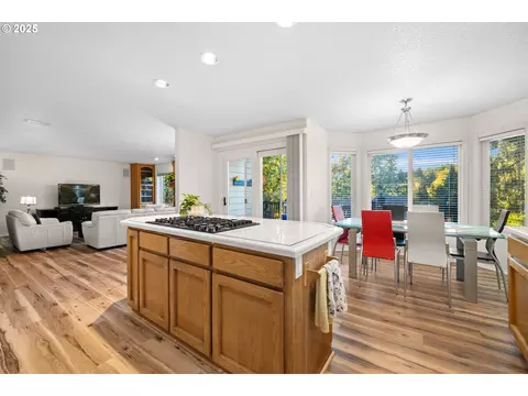 Kitchen - 2925 SE Cleveland Dr, Gresham, OR 97080 photo 3 of 7