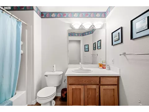 Bath - 2925 SE Cleveland Dr, Gresham, OR 97080 photo 4 of 5