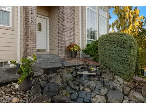 Exterior - 2925 SE Cleveland Dr, Gresham, OR 97080 photo 2 of 8