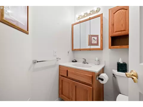 Bath - 2925 SE Cleveland Dr, Gresham, OR 97080 photo 5 of 5