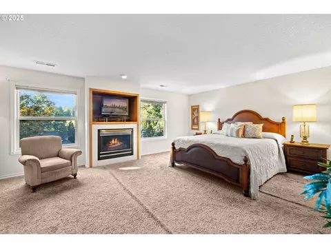 Bedroom - 2925 SE Cleveland Dr, Gresham, OR 97080 photo 1 of 7