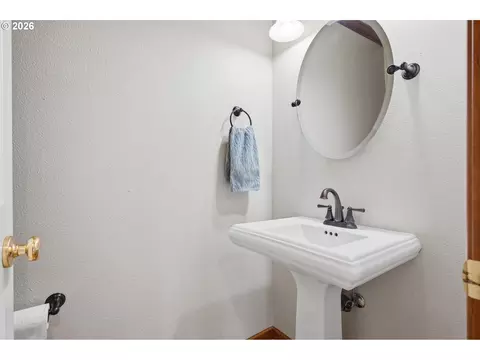 Bath - 14633 Ehlen Rd NE, Aurora, OR 97002 photo 1 of 6