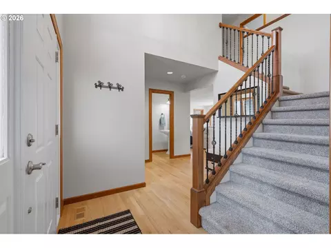 Entry Way - 14633 Ehlen Rd NE, Aurora, OR 97002 photo 3 of 3