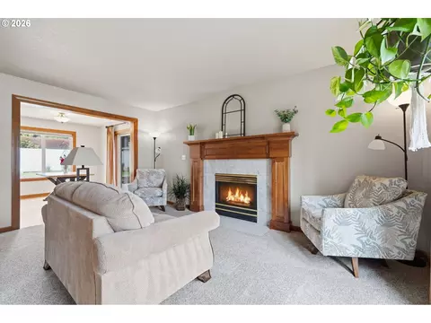 Living - 14633 Ehlen Rd NE, Aurora, OR 97002 photo 1 of 5